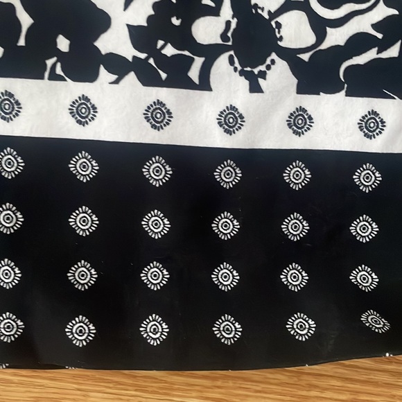 Talbots Woman's Black & White Floral Print Dress size P - Picture 7 of 7